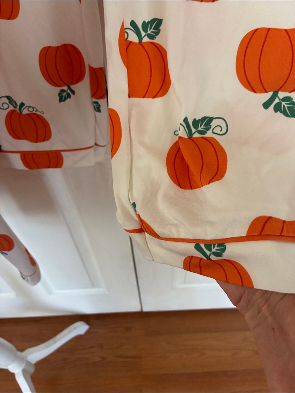 Tahari pumpkin pajama set NWOT - Picture 4 of 8
